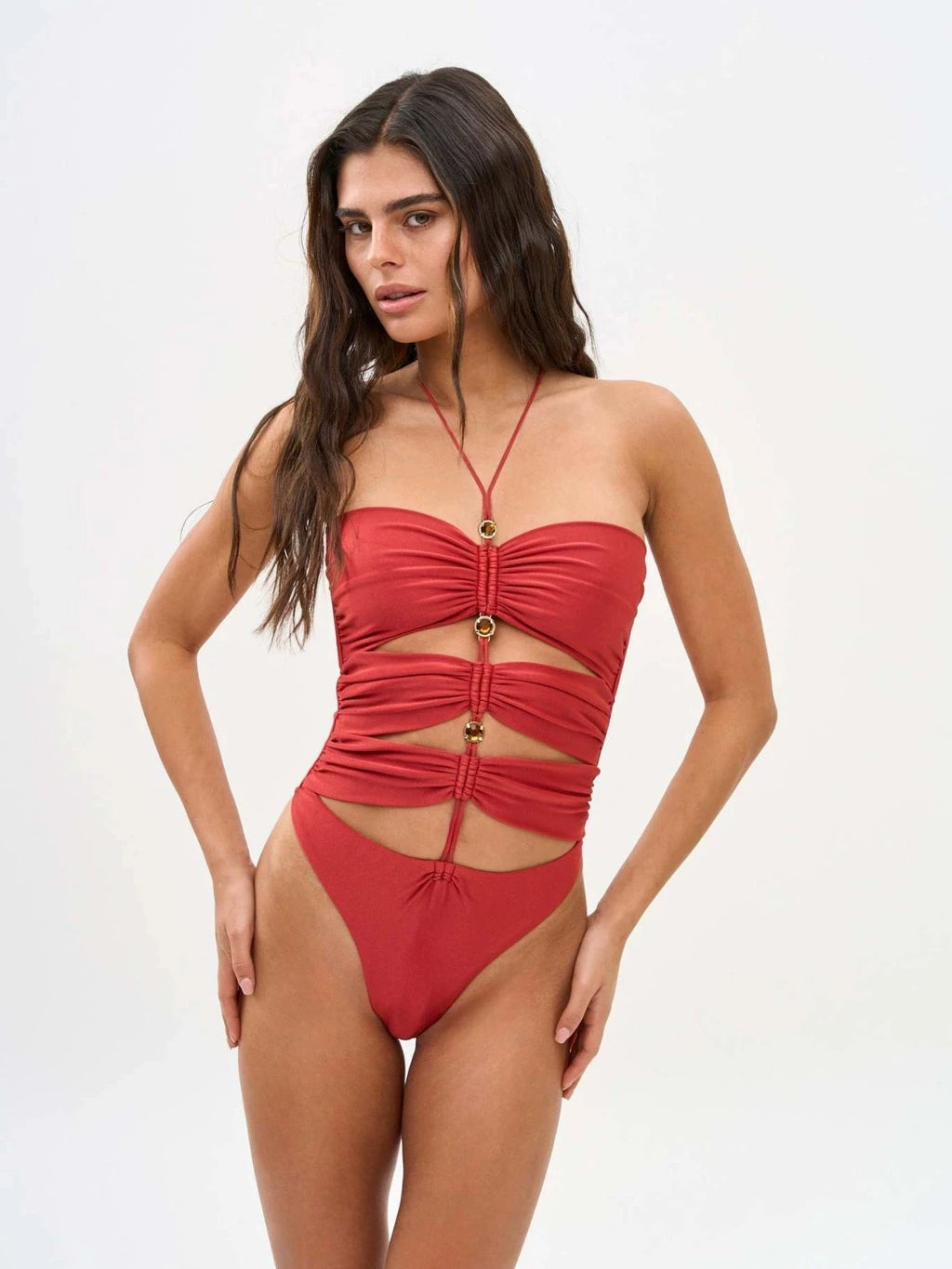 Maillot de bain une pièce rouge échancré dos nu à col halter pour femme