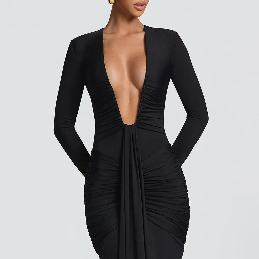 Langes Damenkleid mit tiefem V-Ausschnitt, langen Ärmeln, figurbetonter Schnitt