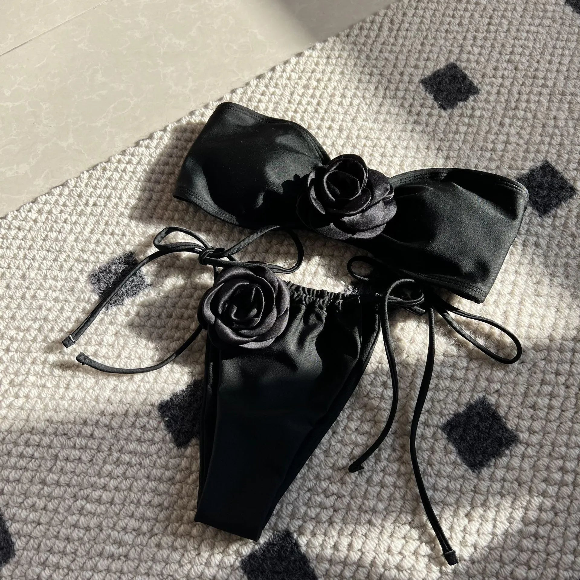 Bikini bandeau 2 pièces avec fleur 3D et imprimé mixte