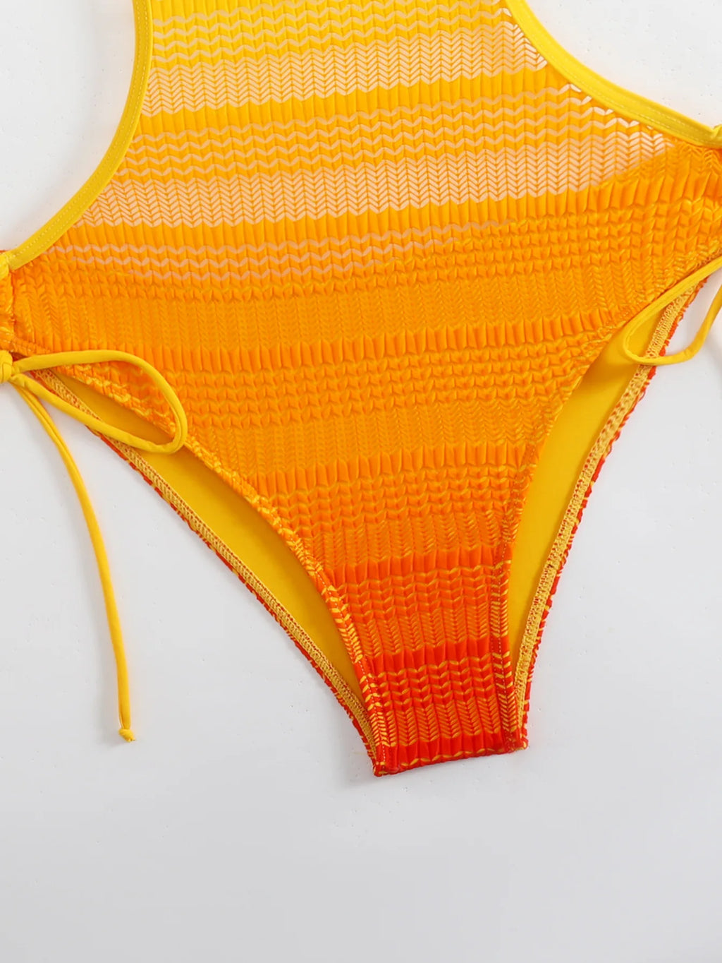Bikini bandeau taille haute à découpes pour femme