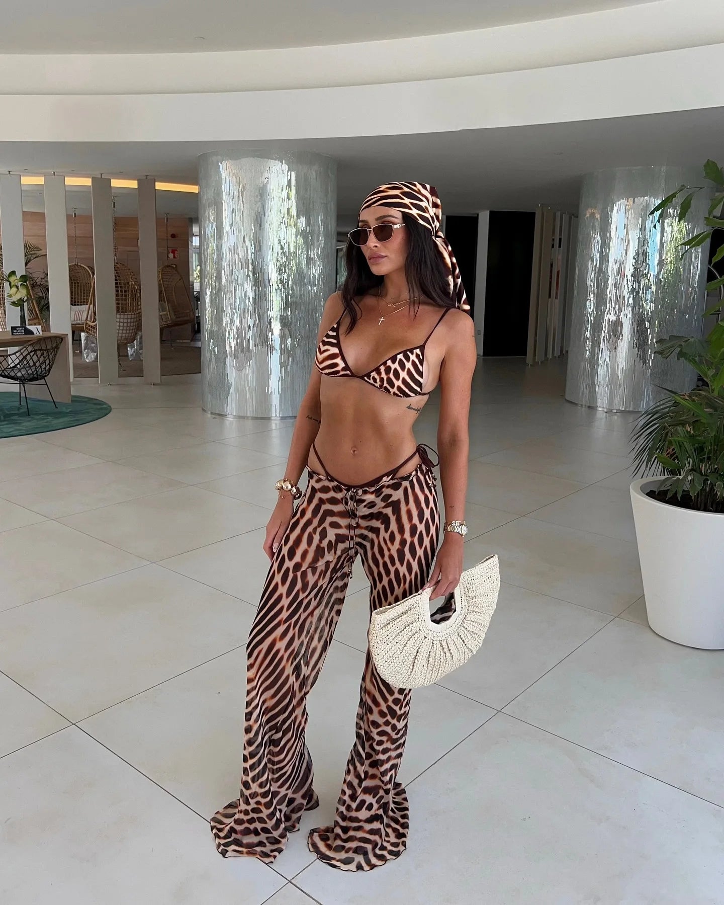 Ensemble bikini 3 pièces imprimé léopard à taille ajustée, dos nu