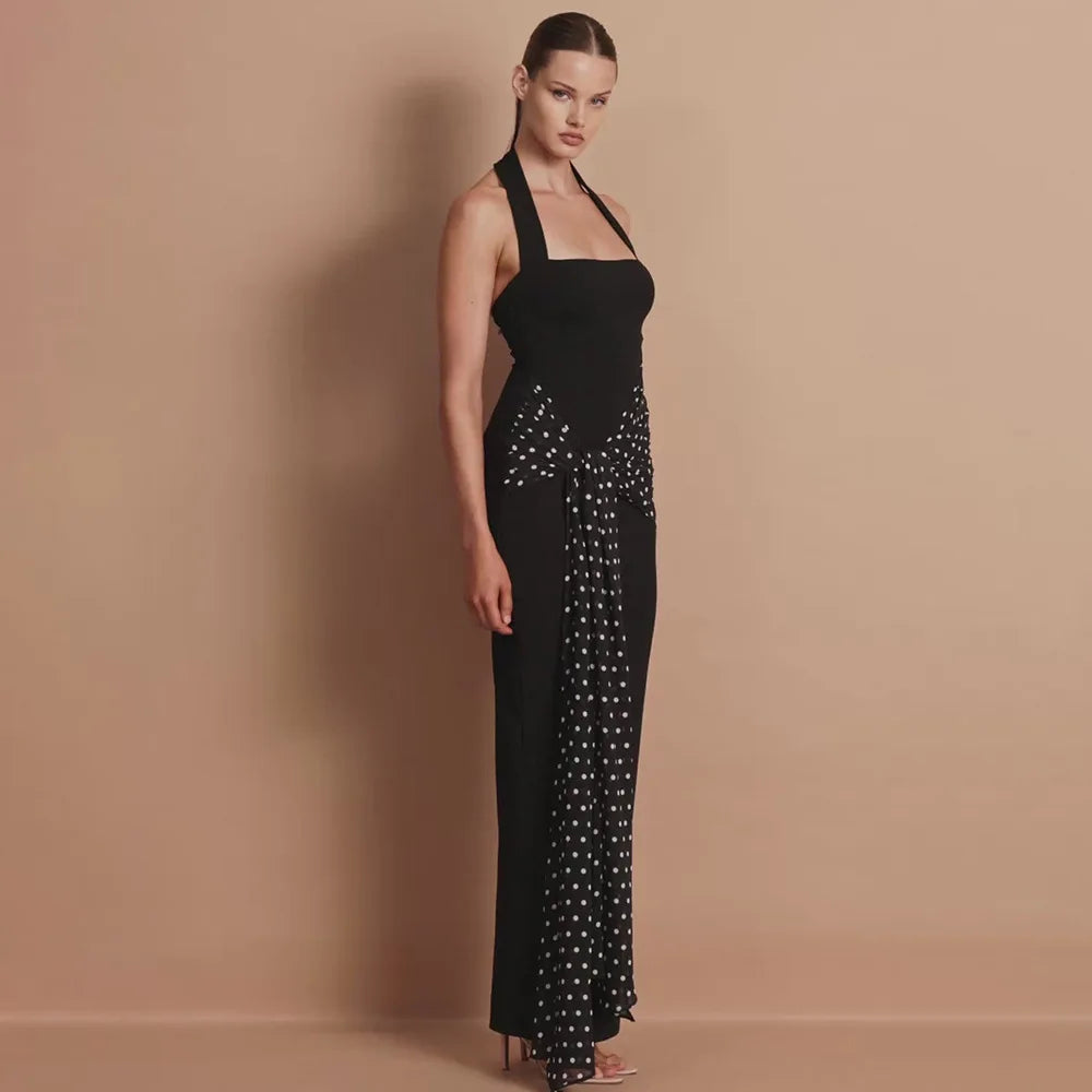 Robe longue d’été dos nu à col licou, fente arrière et coupe ajustée