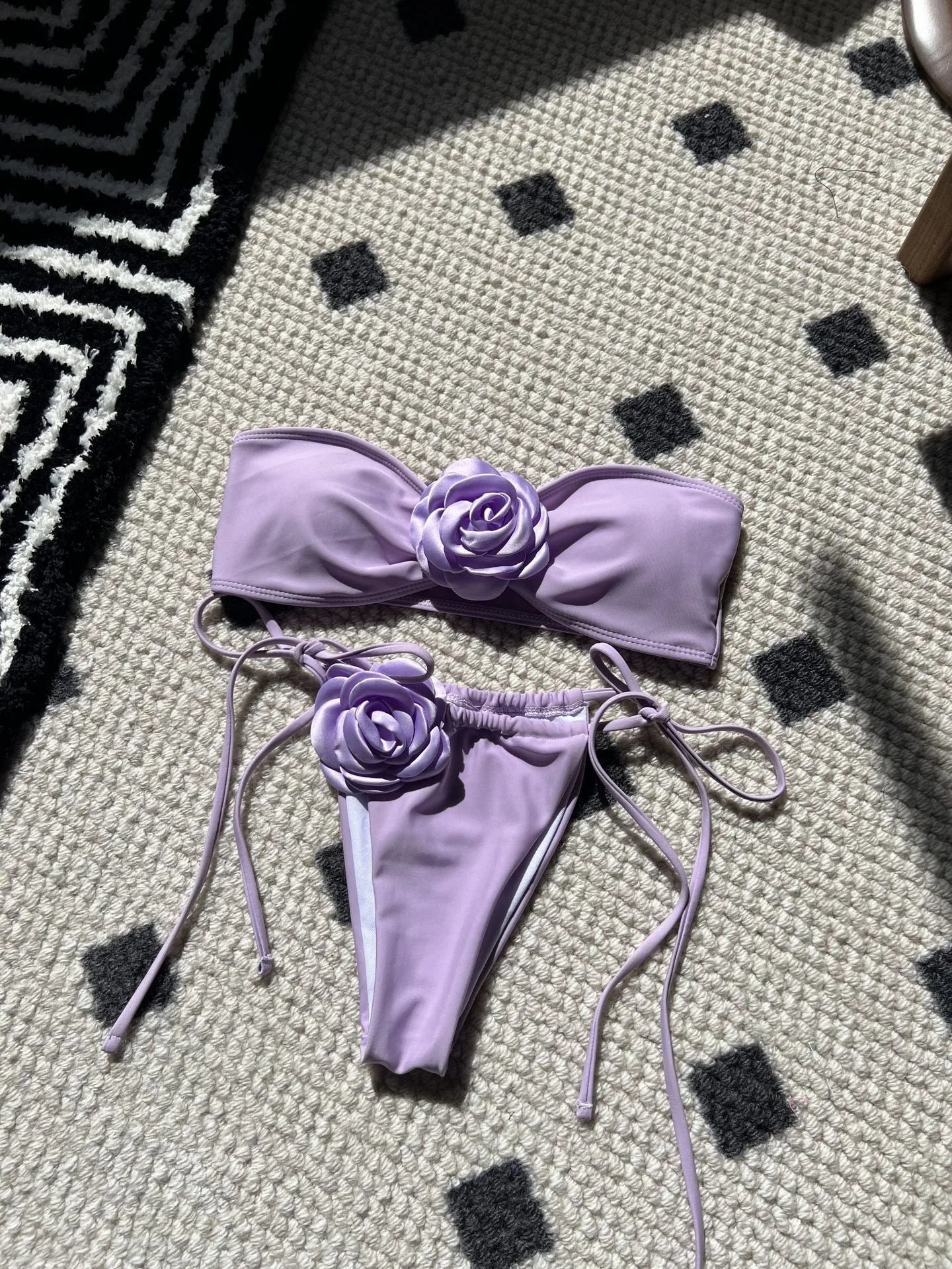 Bikini bandeau 2 pièces avec fleur 3D et imprimé mixte