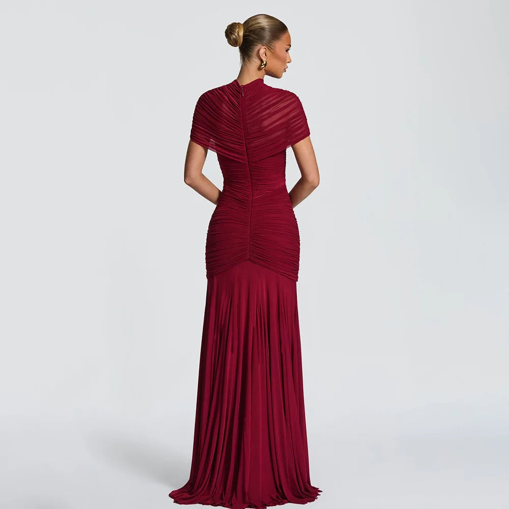 Elegantes, langes Maxikleid aus Lochstrick mit kurzen Ärmeln