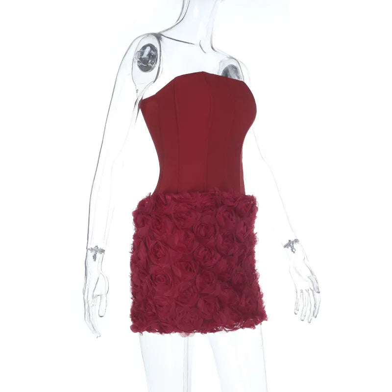Robe courte bustier moulante rouge à franges et taille marquée