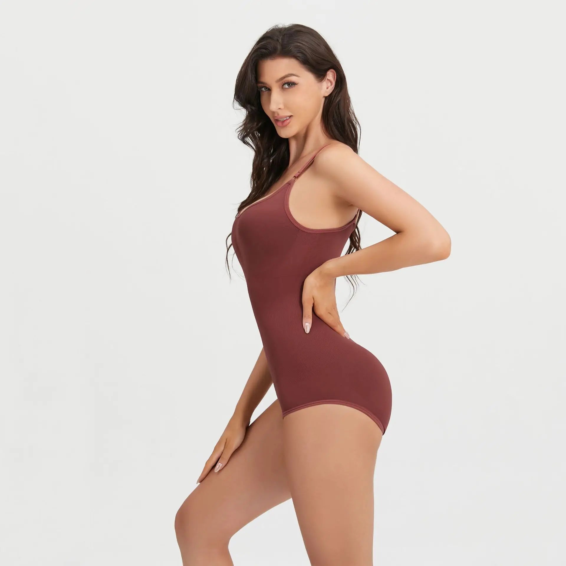 Body gainant sans coutures à armatures, coupe string, contrôle du ventre