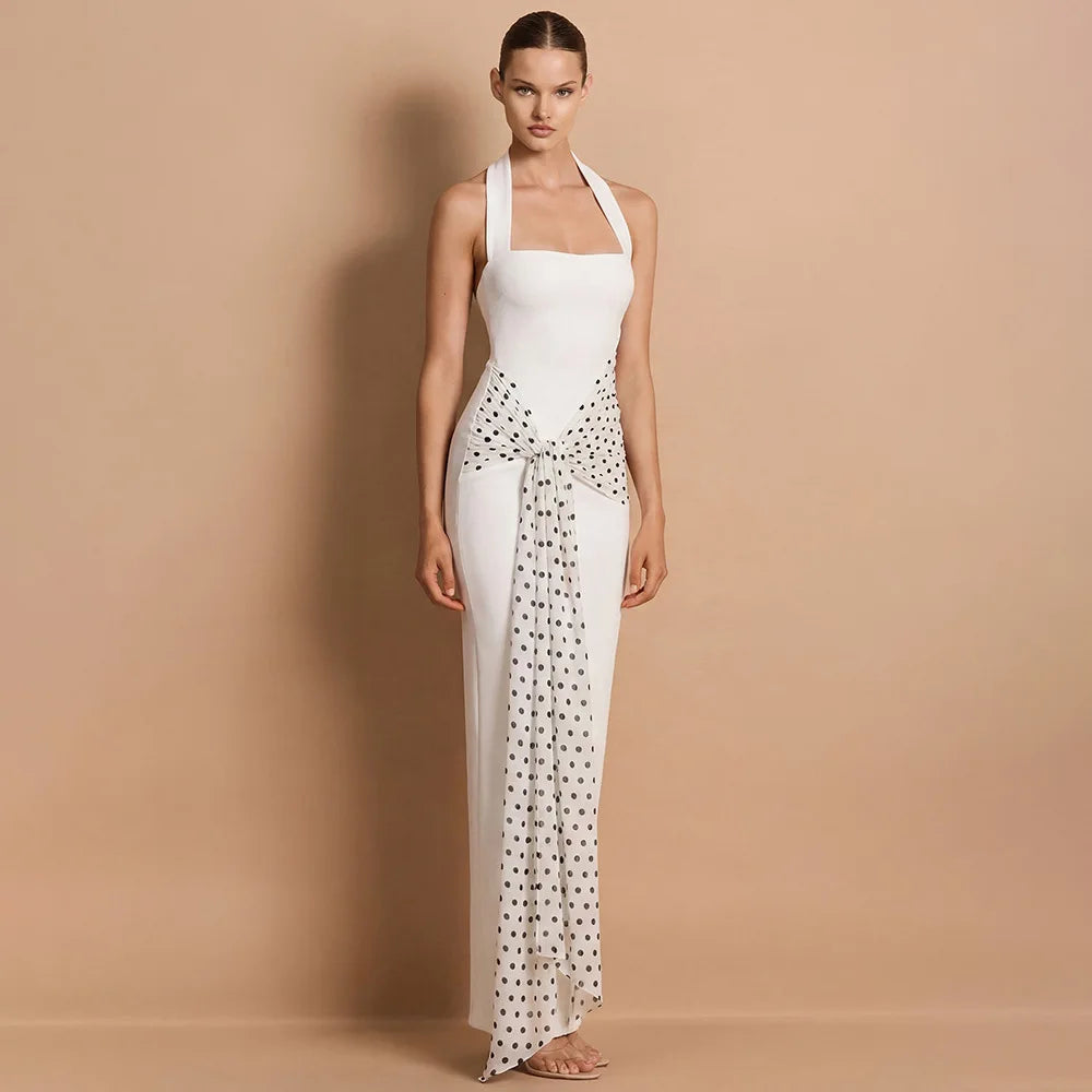 Robe longue d’été dos nu à col licou, fente arrière et coupe ajustée