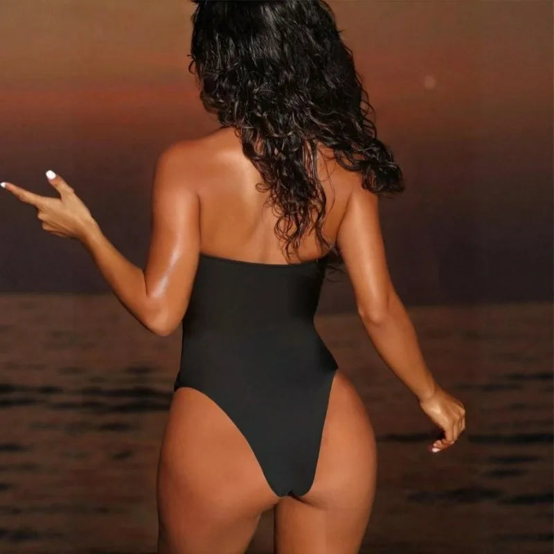 Maillot de bain 1 pièce femme à col halter, découpes et anneau métal