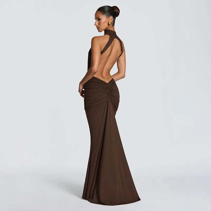 Robe longue élégante à col montant et dos nu, sans manches, couleur unie