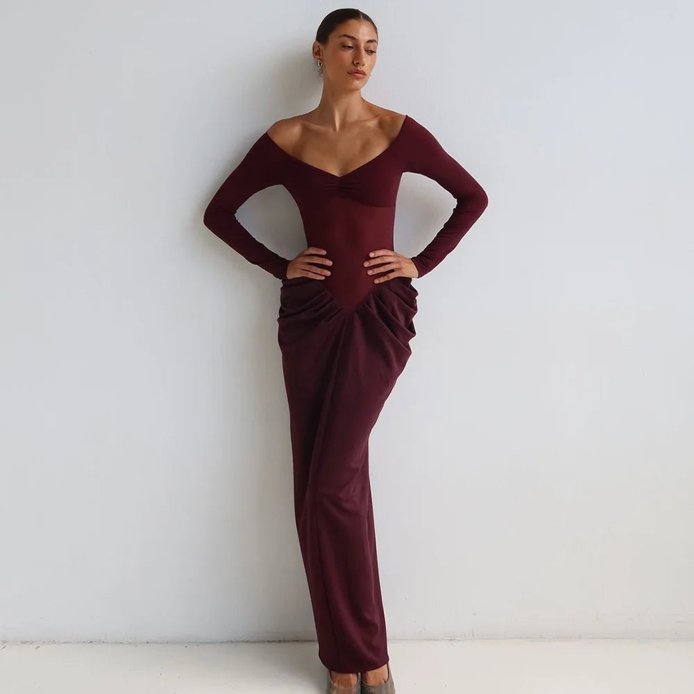 Robe longue plissée élégante à col V profond, épaules dénudées et fente au dos