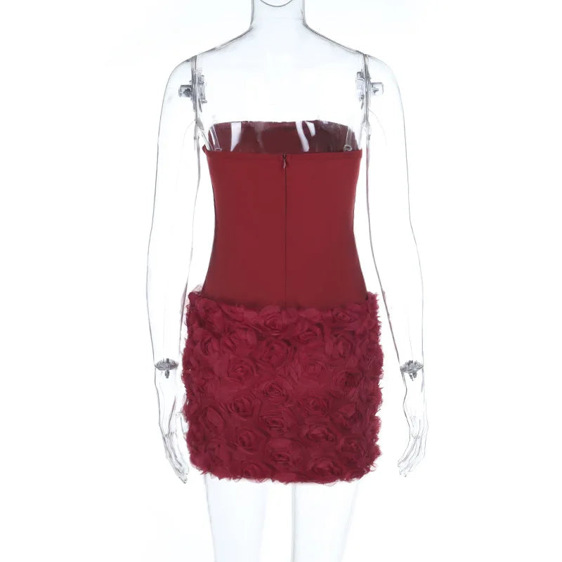 Robe courte bustier moulante rouge à franges et taille marquée