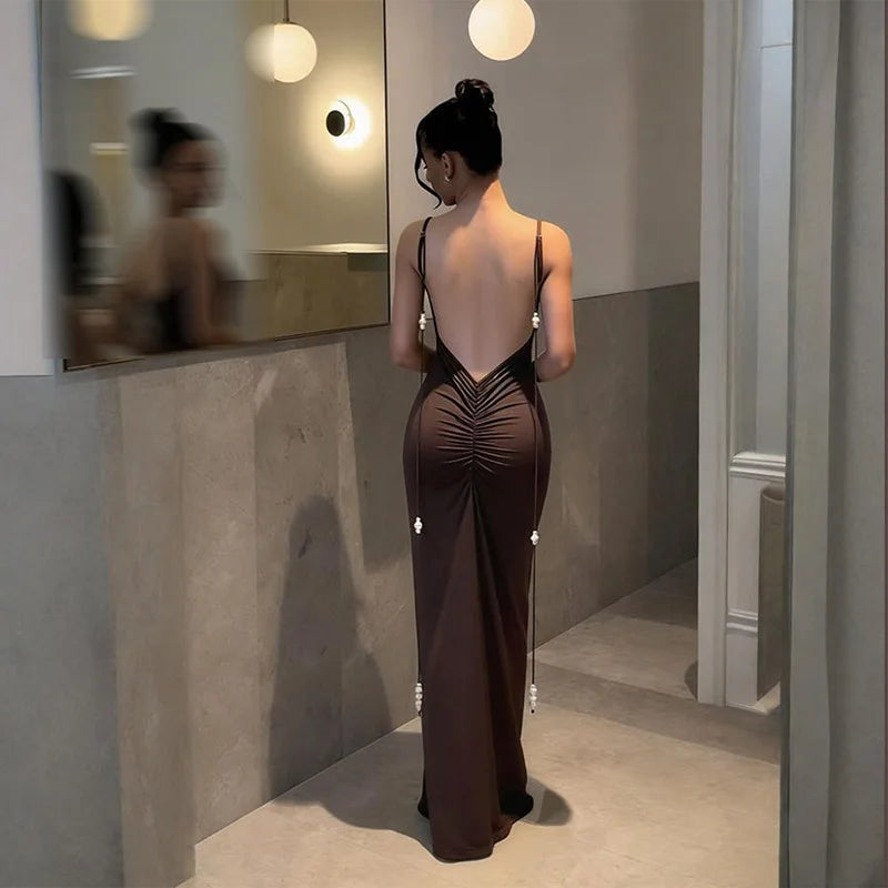 Robe longue élégante à fines bretelles et dos nu pour femme