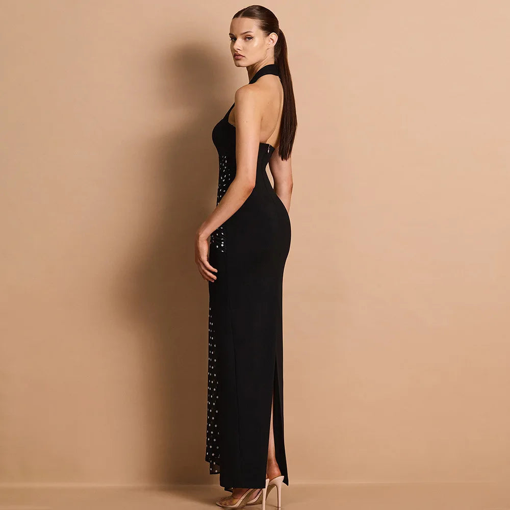 Robe longue d’été dos nu à col licou, fente arrière et coupe ajustée