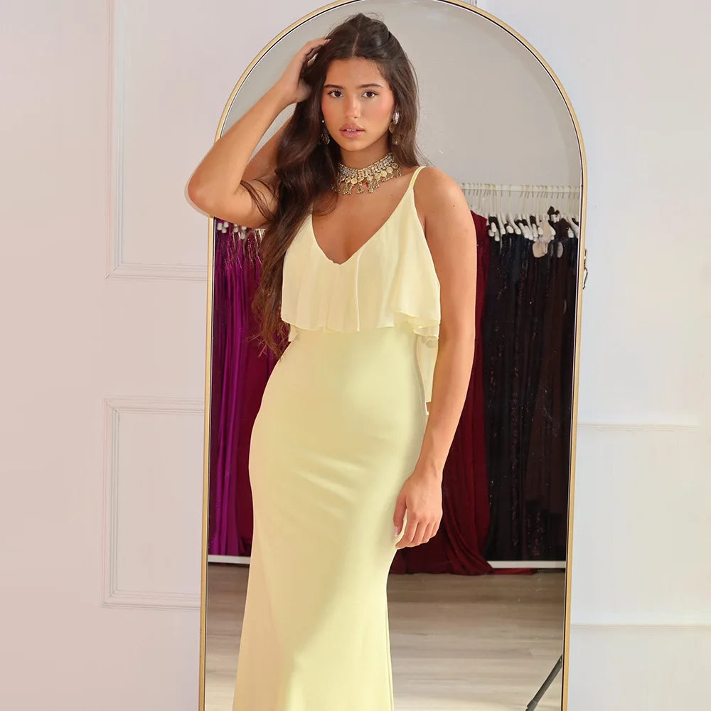 Robe longue maxi à fines bretelles, coupe élégante et volantée