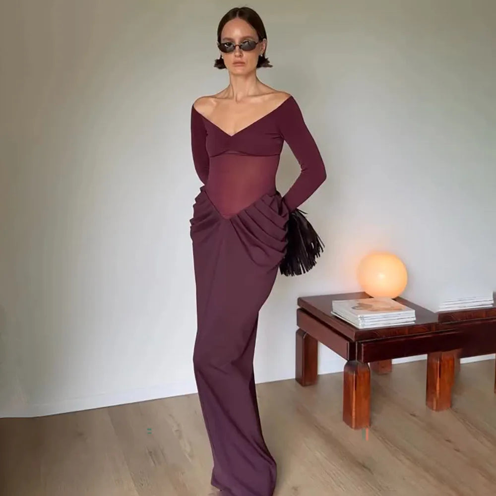 Robe longue plissée élégante à col V profond, épaules dénudées et fente au dos