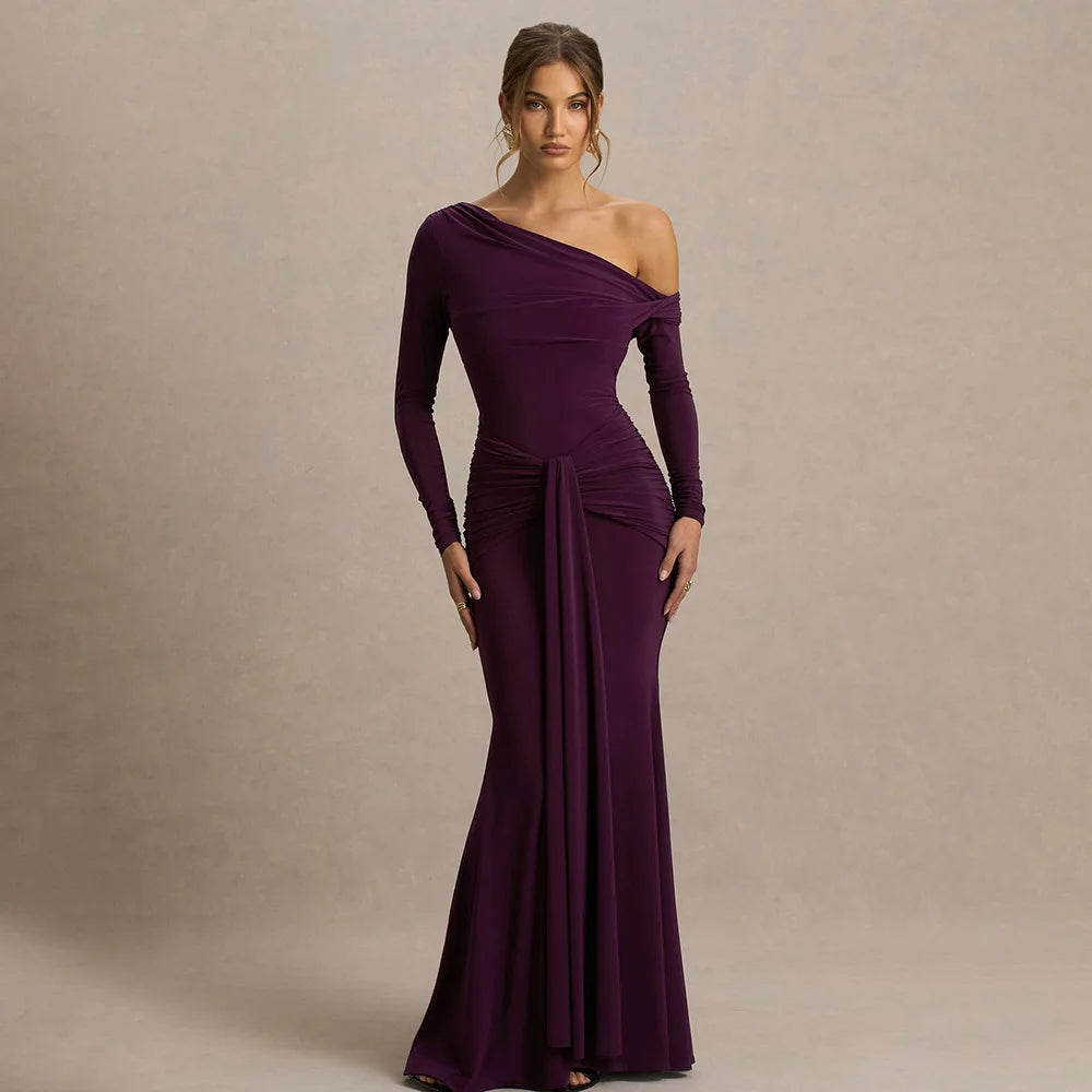 Elegantes, schulterfreies Maxikleid mit langen Ärmeln