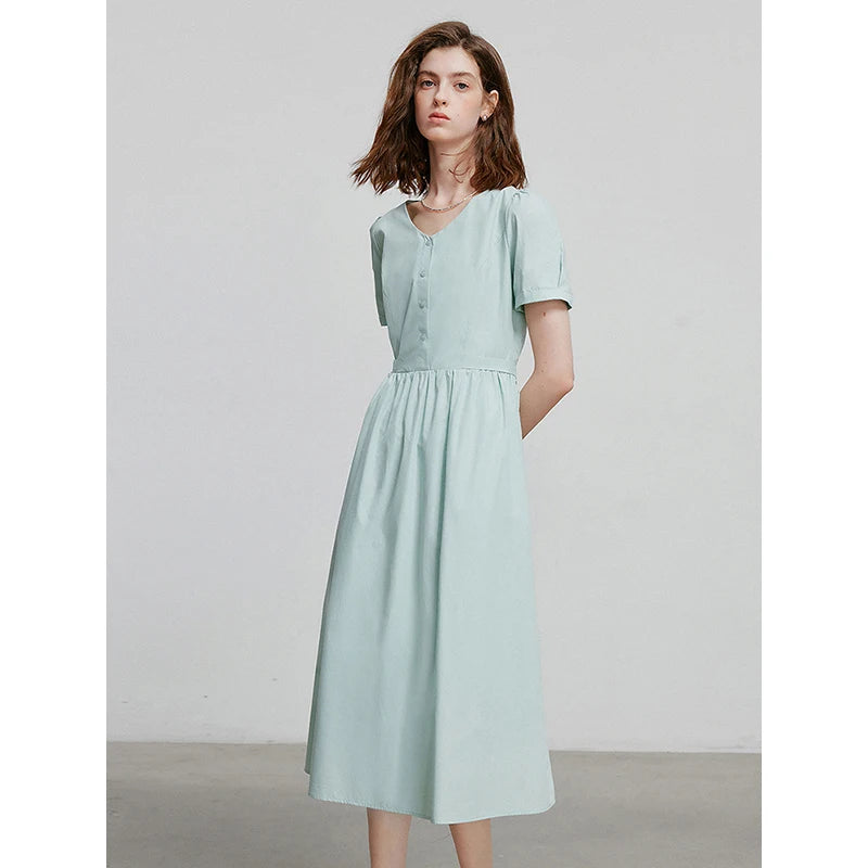 Elegant women's summer dress with a chic and feminine flowing cut