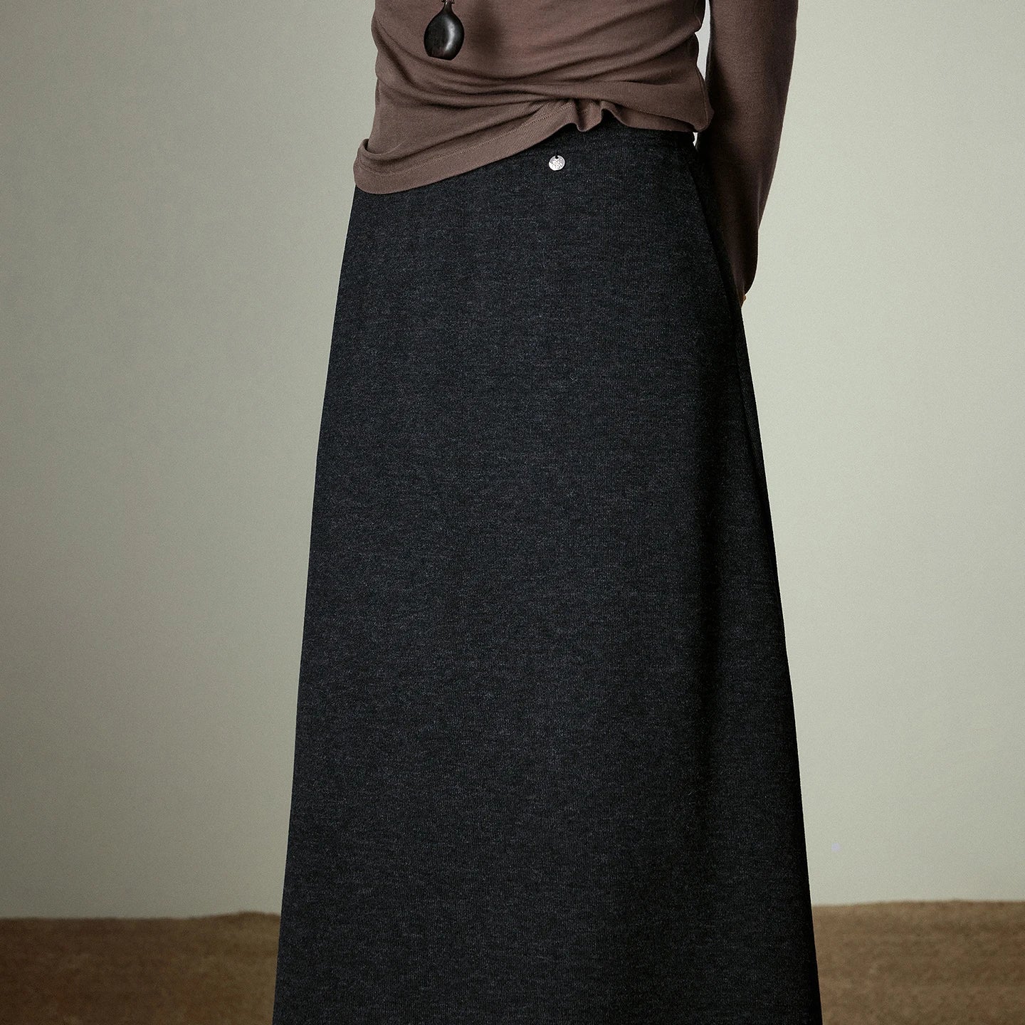Women's Black Midi Skirt – Elastic Waist, A-Line Umbrella Cut, Elegant Wool & Acetate