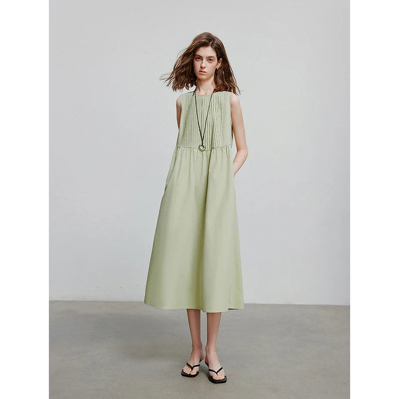 Elegant women's summer dress with a chic and modern flowing cut