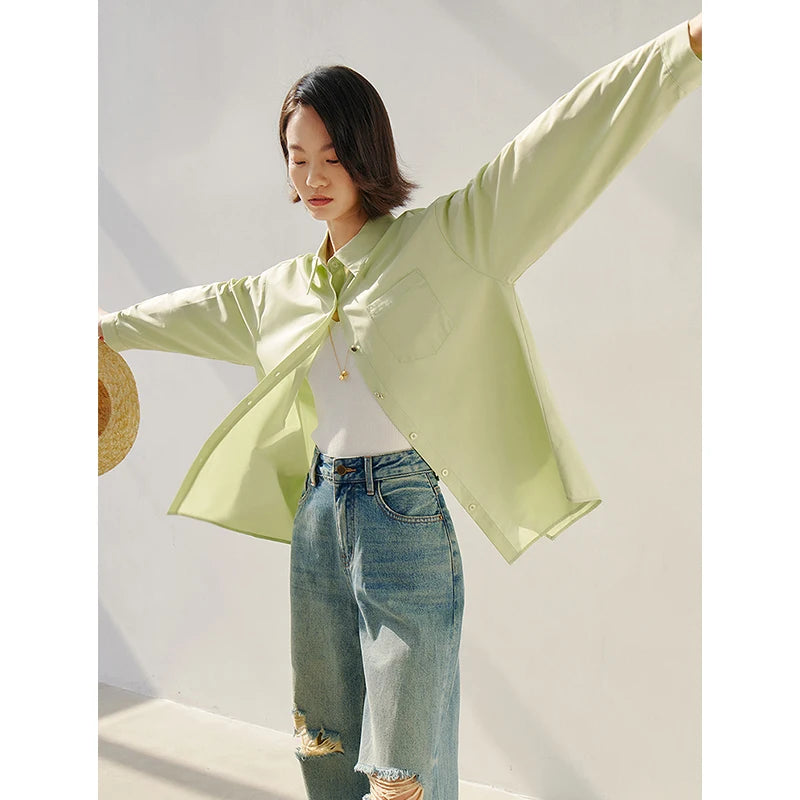 Women's plain shirt with classic collar