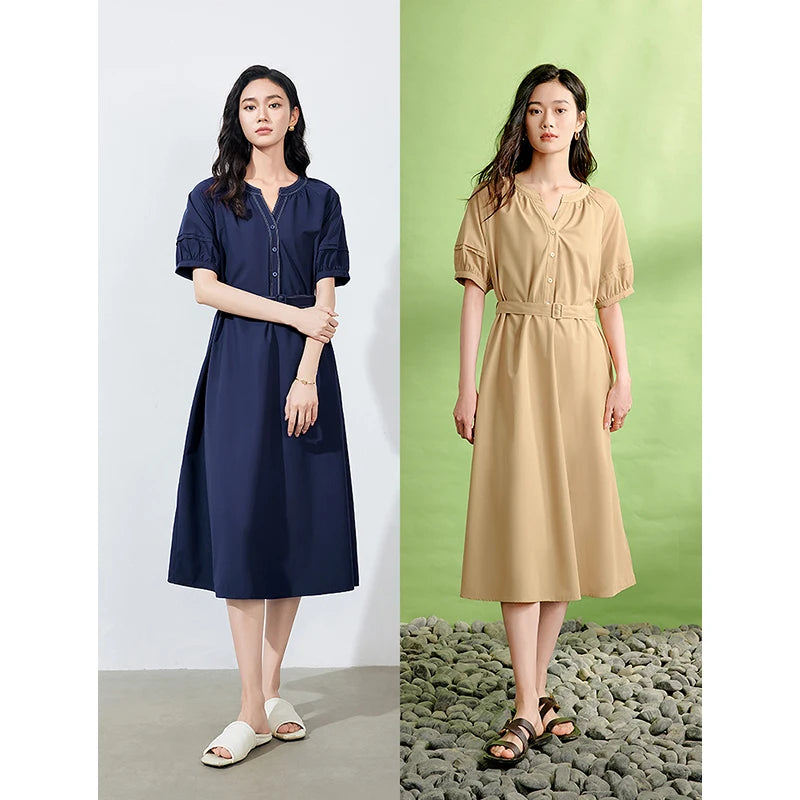 Women's short-sleeved, round-neck dress with navy blue belt