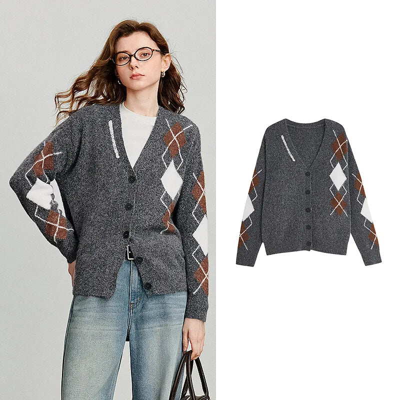 Cardigan Femme – Col V, Motif Carreaux, Boutonnage Simple, Tricot Gris