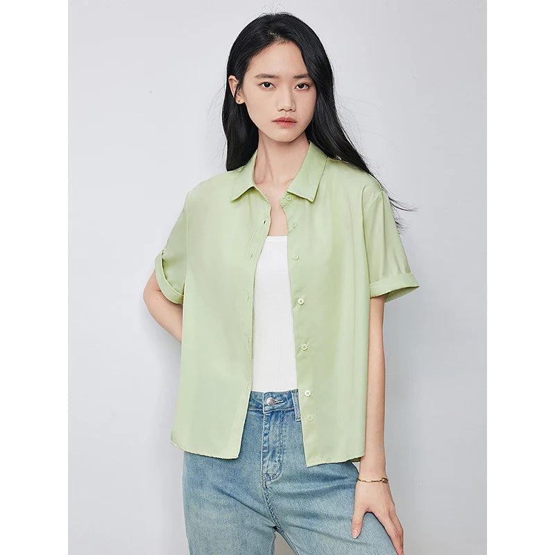 Women's short-sleeved shirt with a casual denim collar