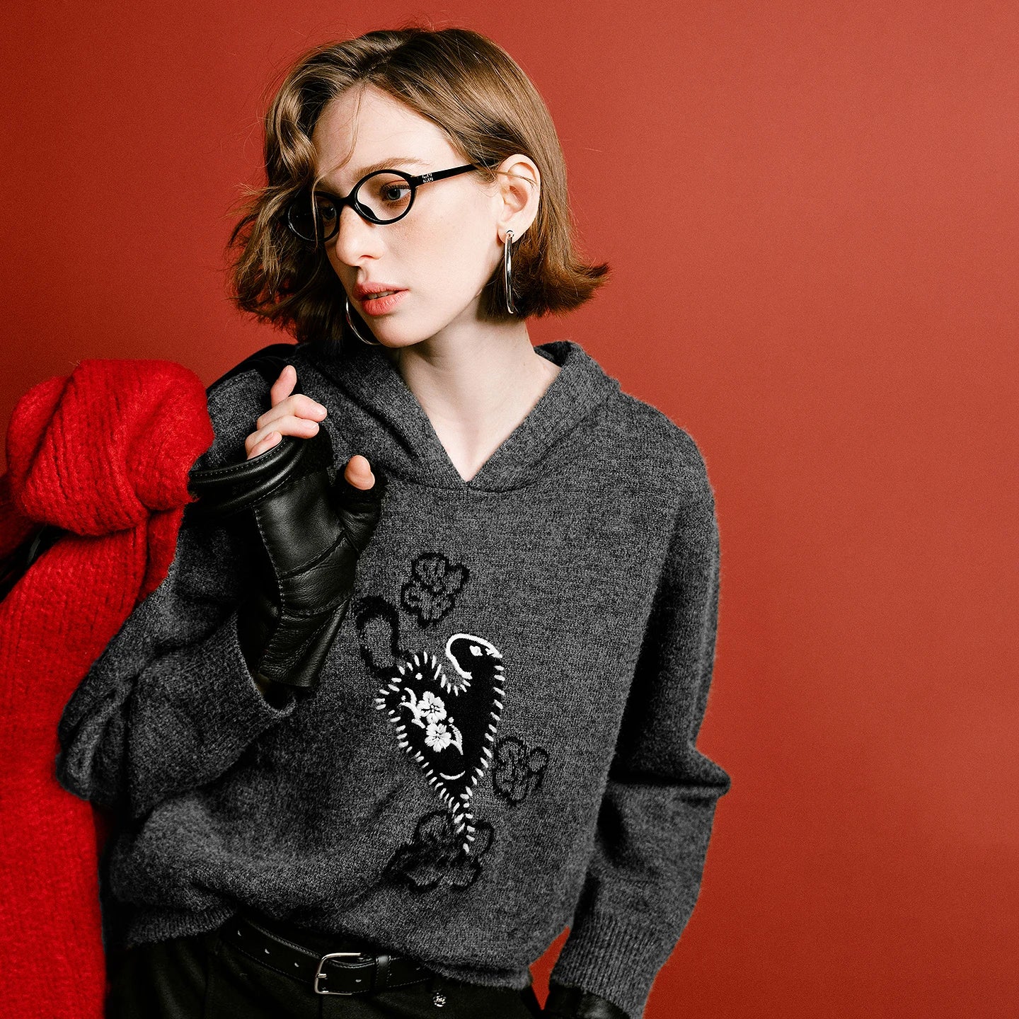 Sweat à Capuche Femme – Maille Épaisse, Confortable et Doux, Look Moderne