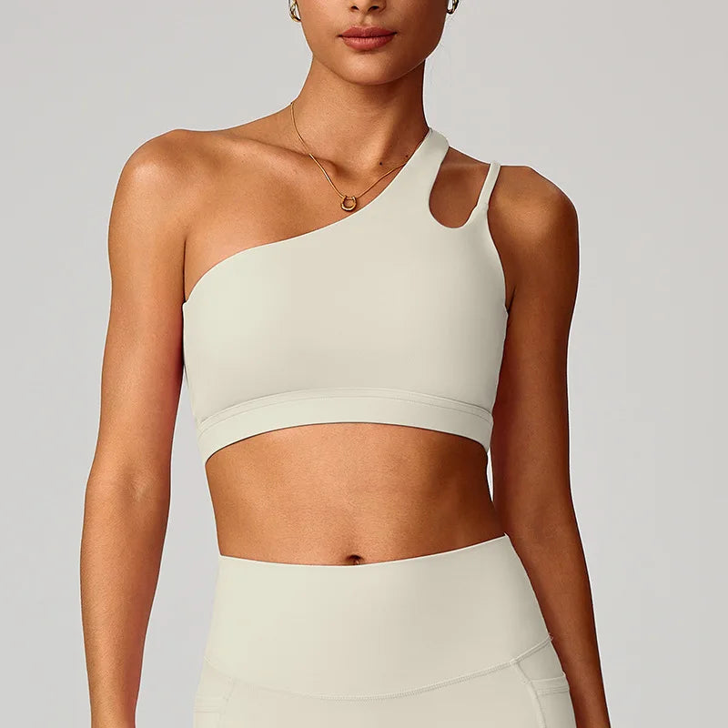 Brassière de sport asymétrique à dos ajouré avec coussinets