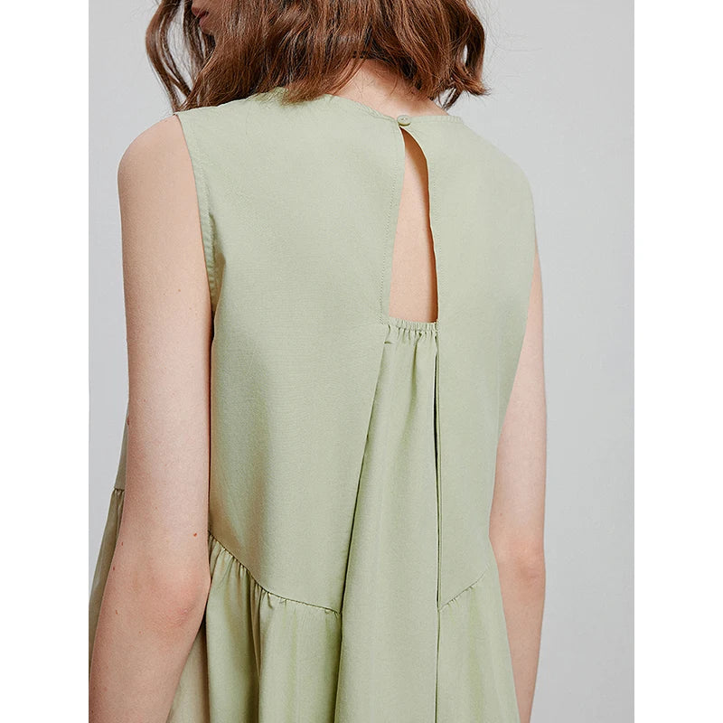 Elegant women's summer dress with a chic and modern flowing cut