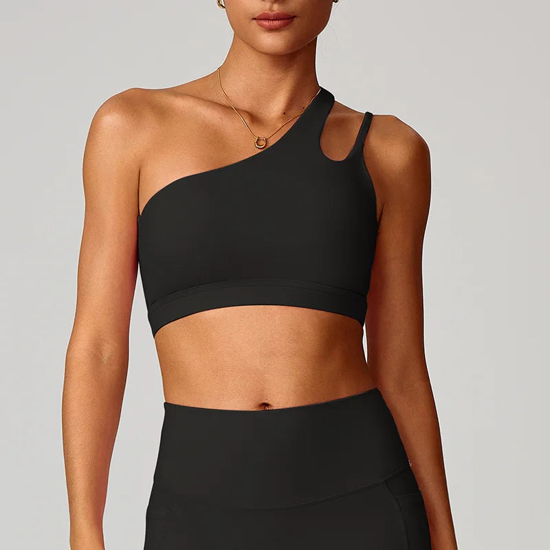 Brassière de sport asymétrique à dos ajouré avec coussinets