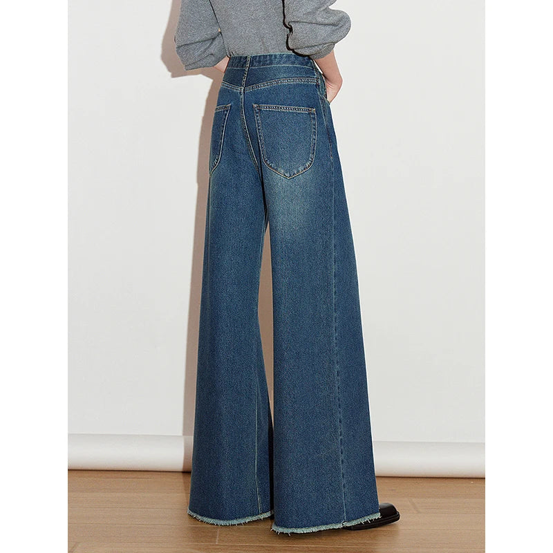 Women's straight-leg jeans, wide cut, retro and modern style