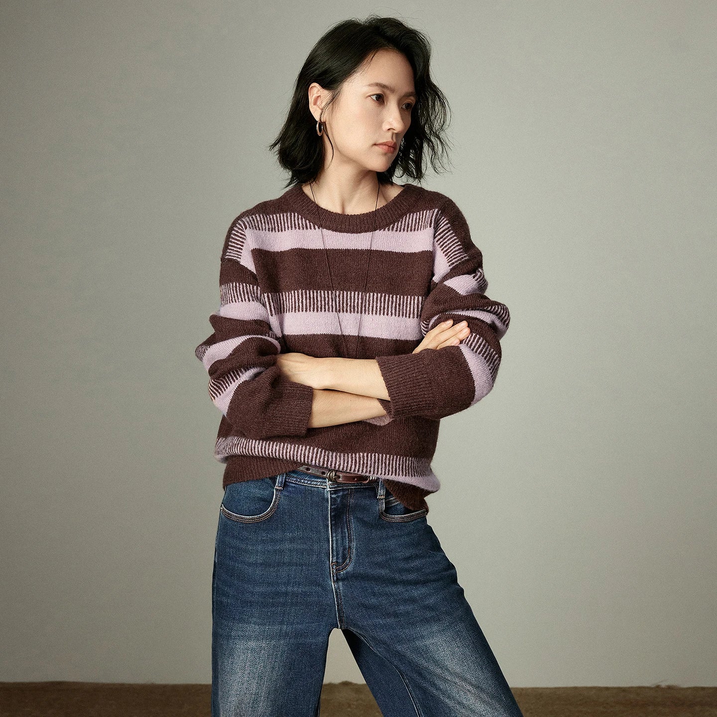 Pull Femme en Laine Mélangée – Col Rond, Rayures Cannelées, Coupe Loose Douce & Chaude