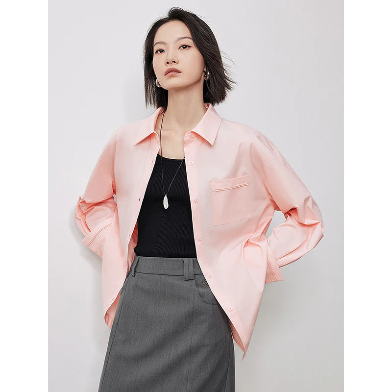 Plain women's shirt with pockets