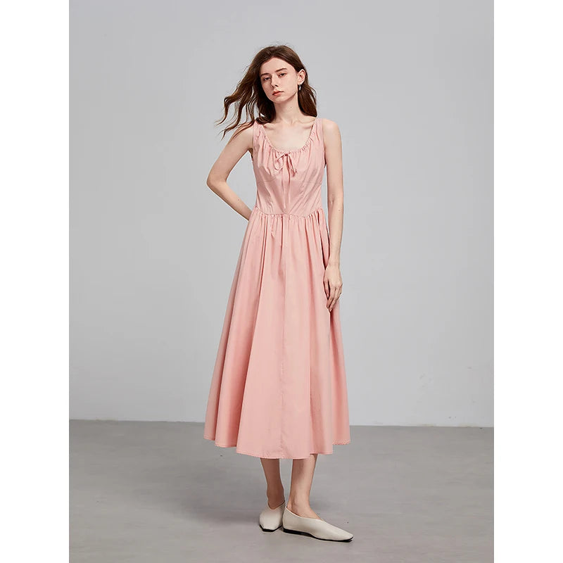 Robe femme élégante d’été coupe fluide chic et féminine