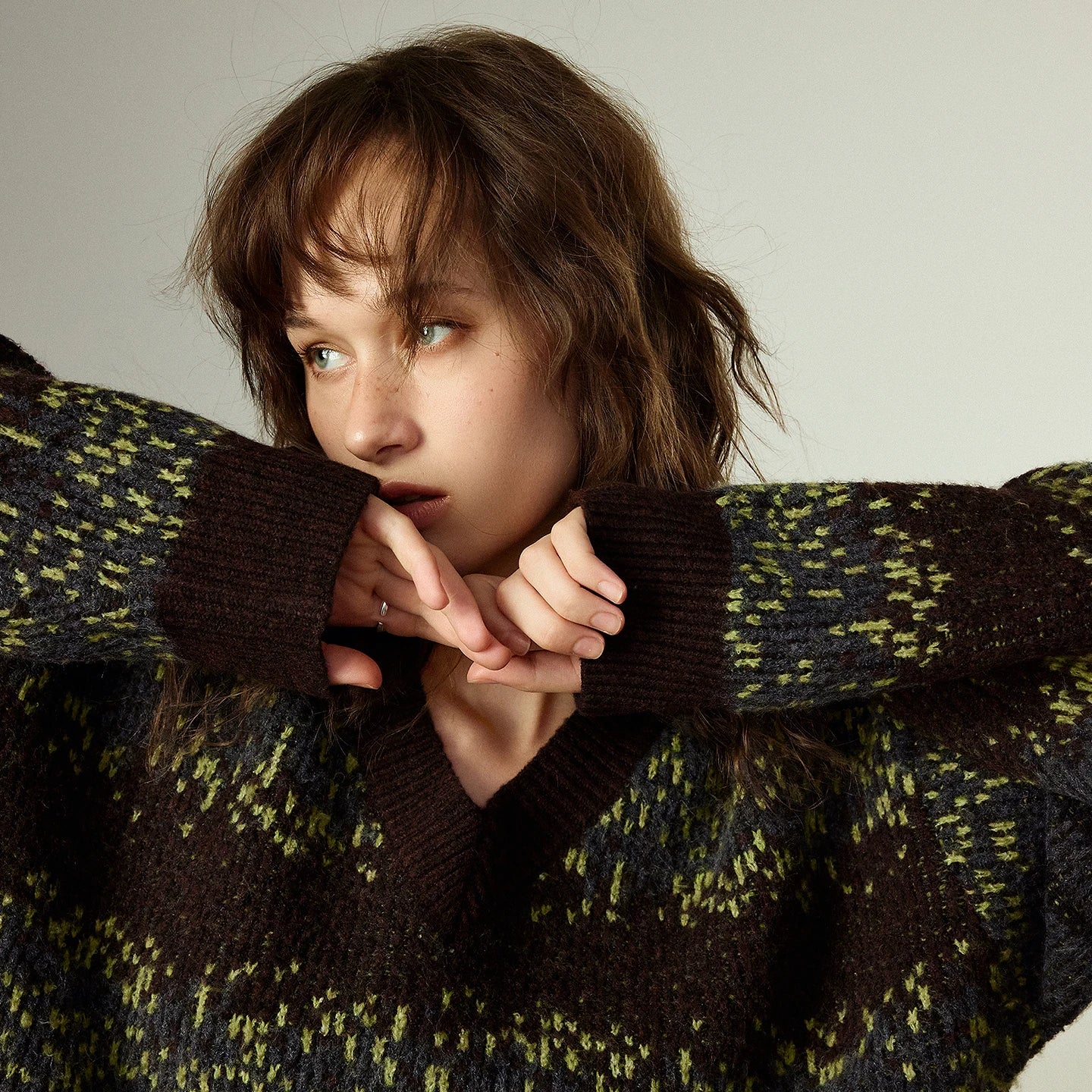 Pull Femme – Col V, Motif Fair Isle Rayé, Maille Douce Type Cachemire Mi-longue