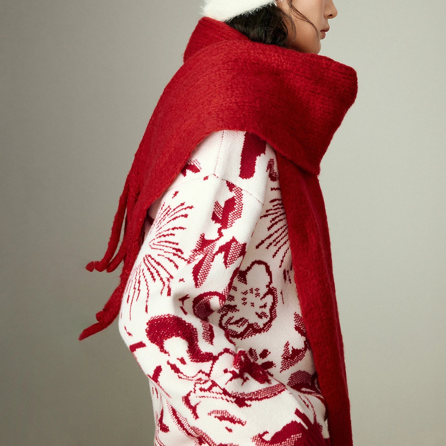 Pull Femme – Col Rond, Coupe Loose, Motif Artistique Année du Cheval