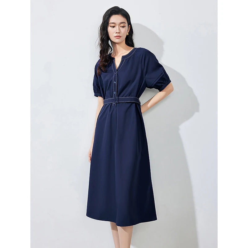 Women's short-sleeved, round-neck dress with navy blue belt