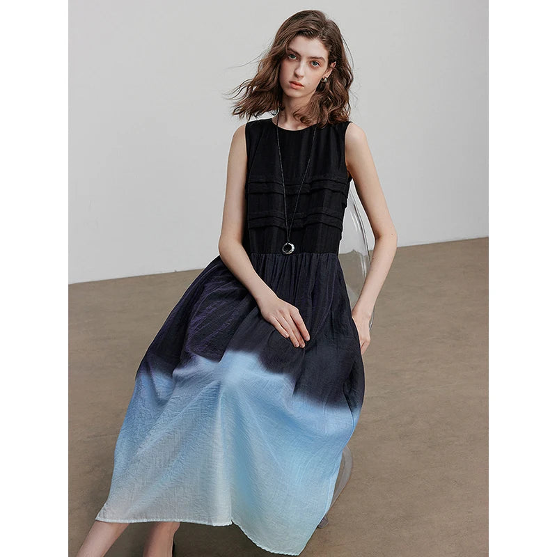 Elegant women's summer dress with a chic and feminine flowing cut