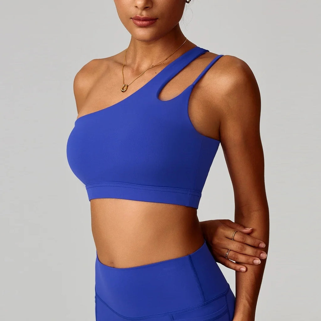 Brassière de sport asymétrique à dos ajouré avec coussinets
