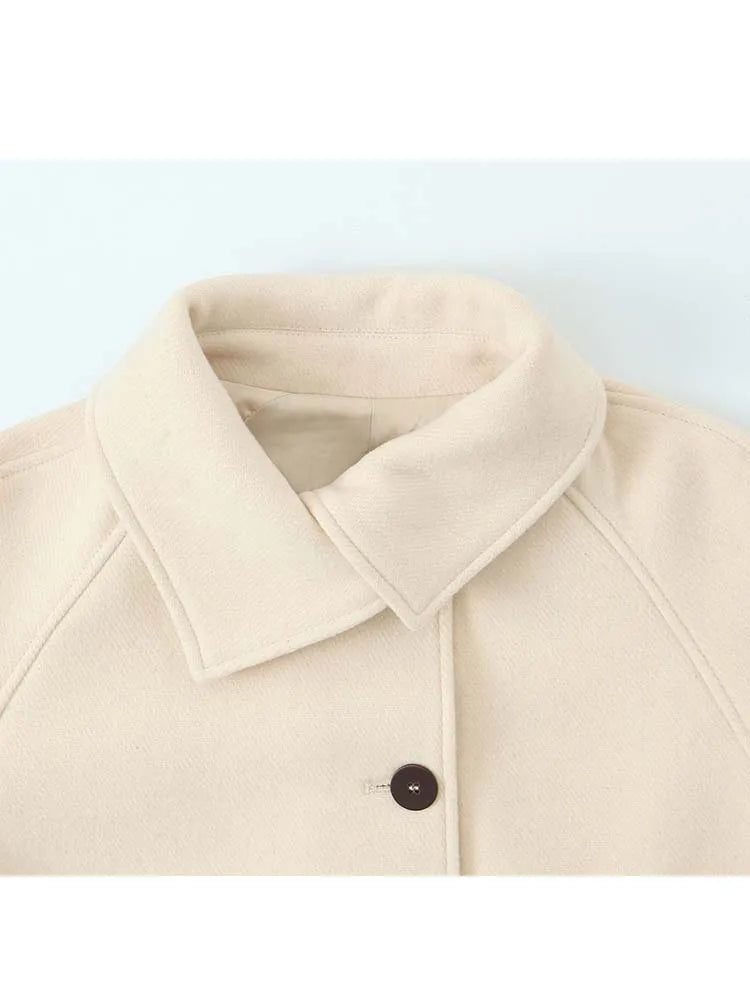 Elegant Coat with Buttons and Notched Collar