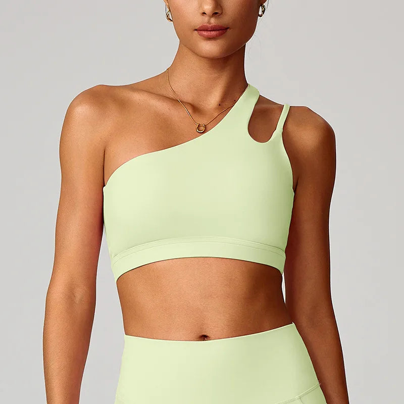 Brassière de sport asymétrique à dos ajouré avec coussinets