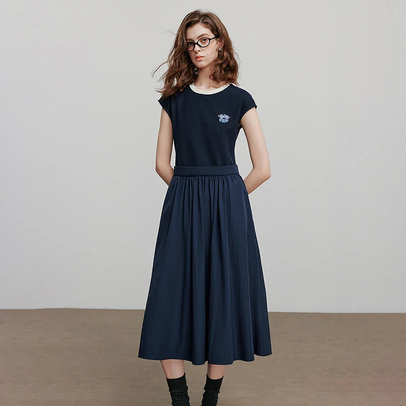 Elegant women's summer dress with a chic and feminine flowing cut