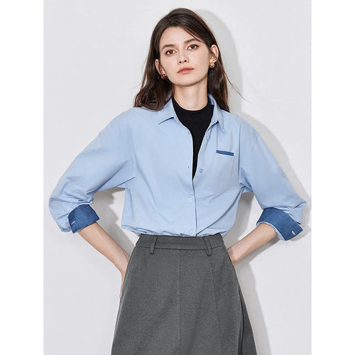 Plain women's shirt with pockets
