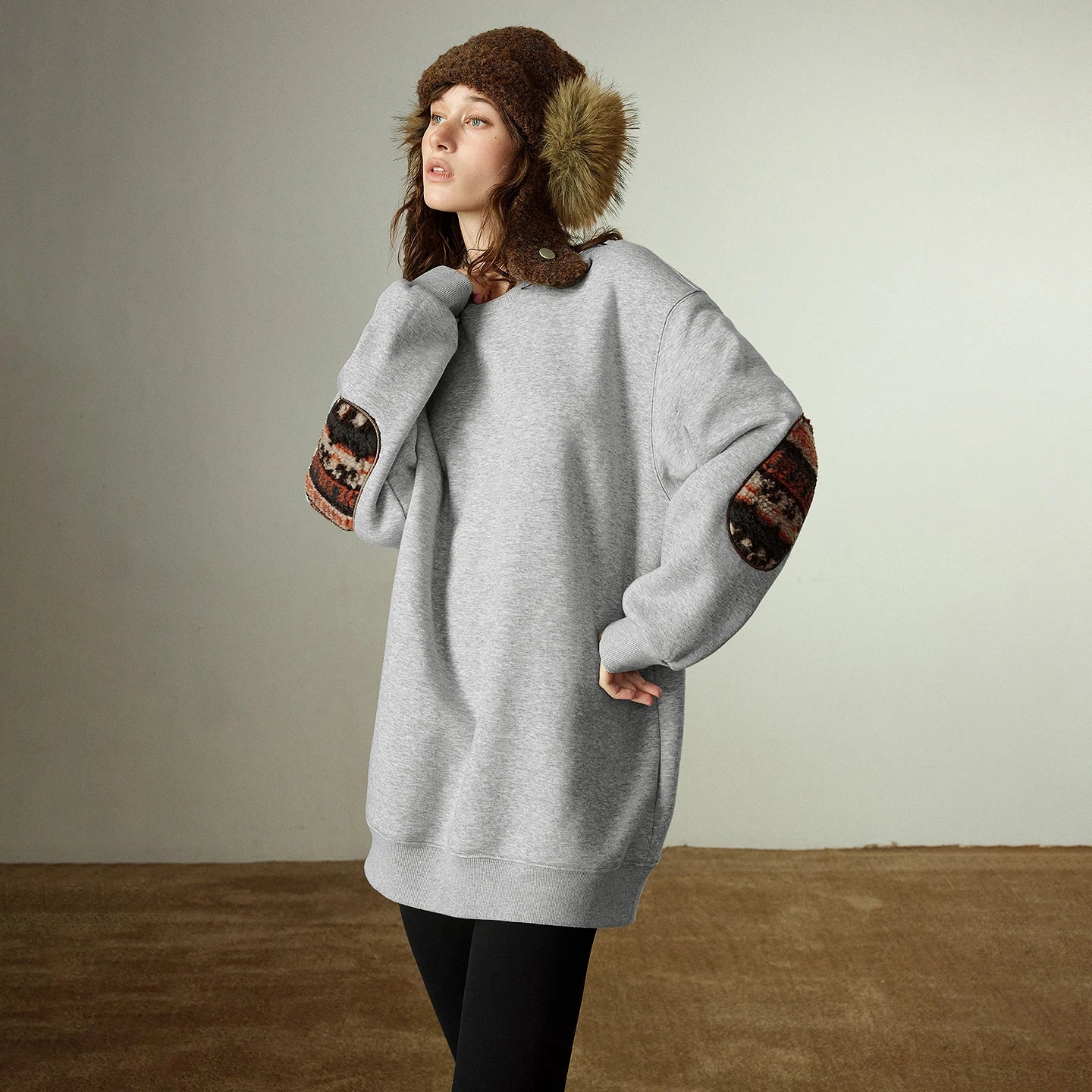 Sweat Femme – Col Rond, Coupe Loose, Doublure Fleece, Motif Fair Isle Appliqué