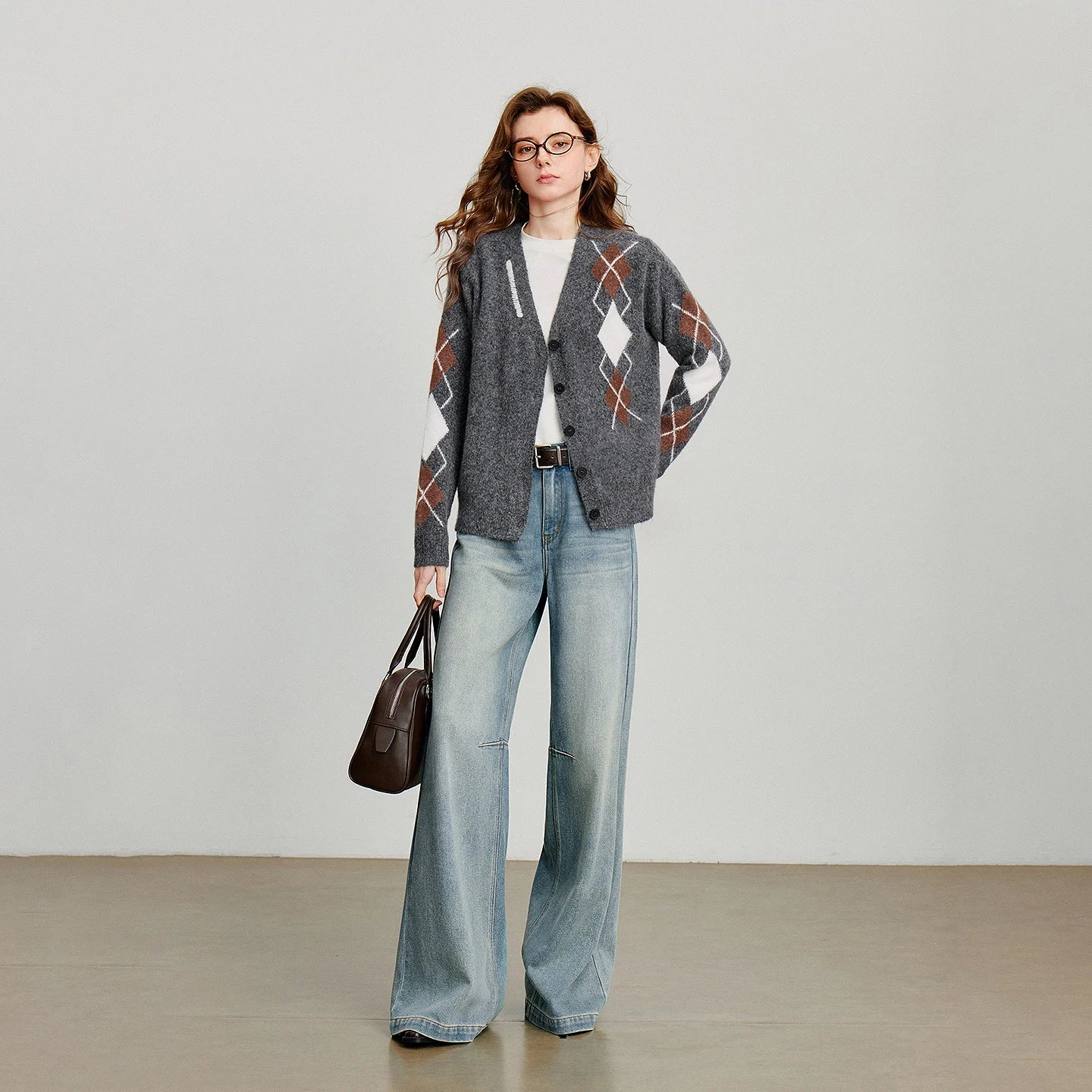 Cardigan Femme – Col V, Motif Carreaux, Boutonnage Simple, Tricot Gris