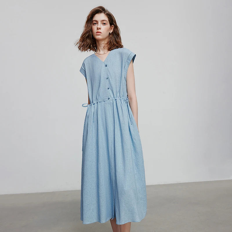 Elegant women's summer dress with a chic and feminine flowing cut