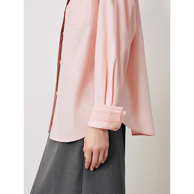 Plain women's shirt with pockets