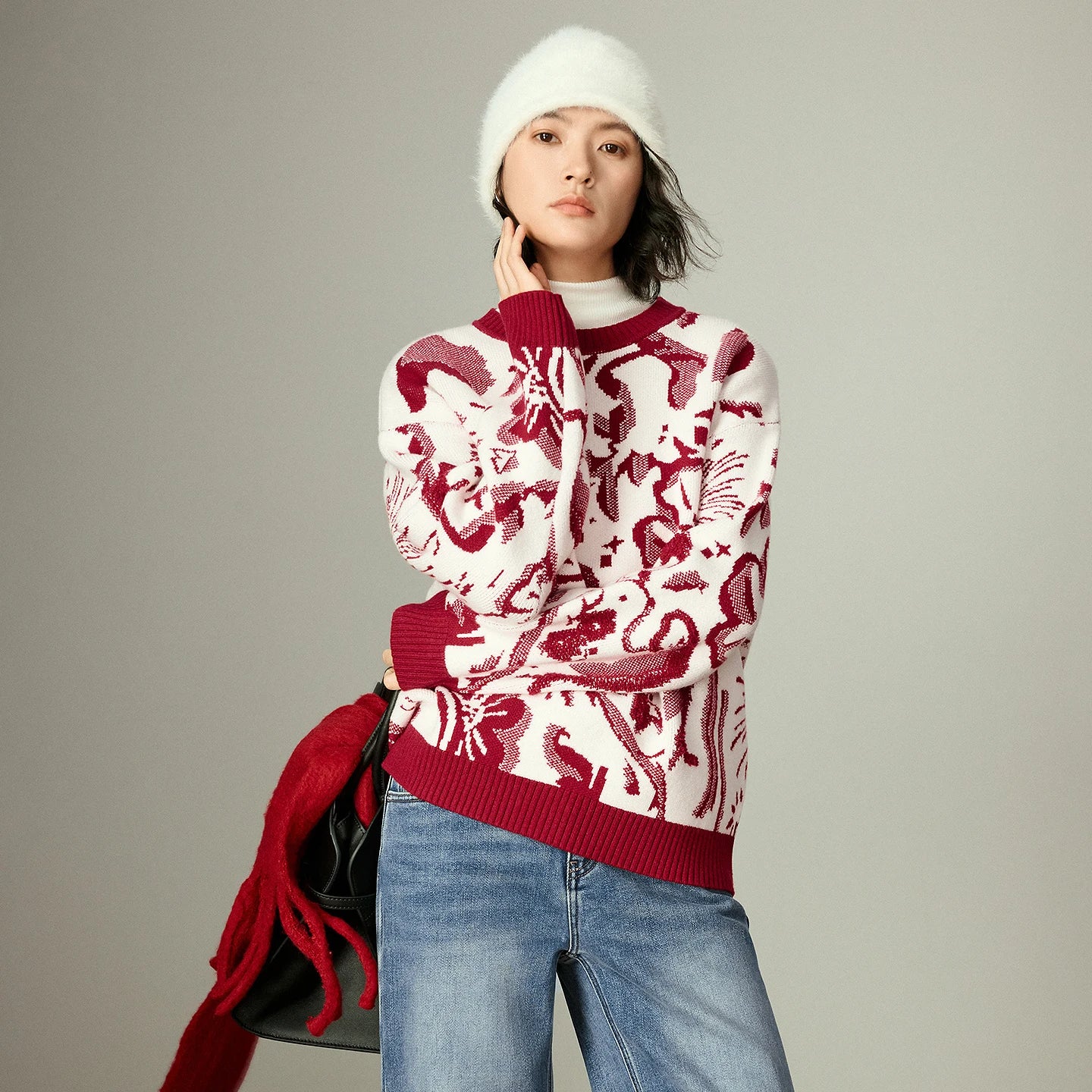 Pull Femme – Col Rond, Coupe Loose, Motif Artistique Année du Cheval