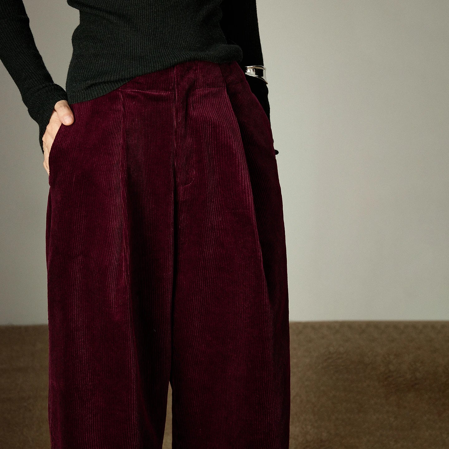 Pantalon Femme – Velours Côtelé Plissé, Coupe Banana Rétro, Effet Gainant et Cache-Hanches